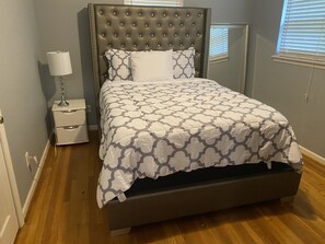 3 bedrooms, desk, iron/ironing board, free WiFi