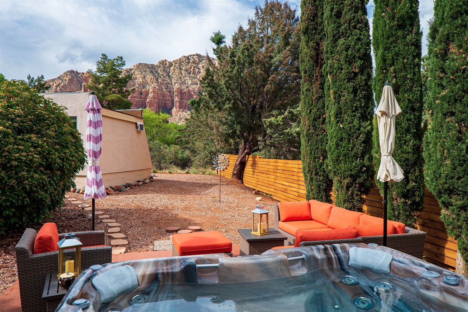 Private Hot Tub! Gorgeous Updated Home with Private Casita! Sleeps 8