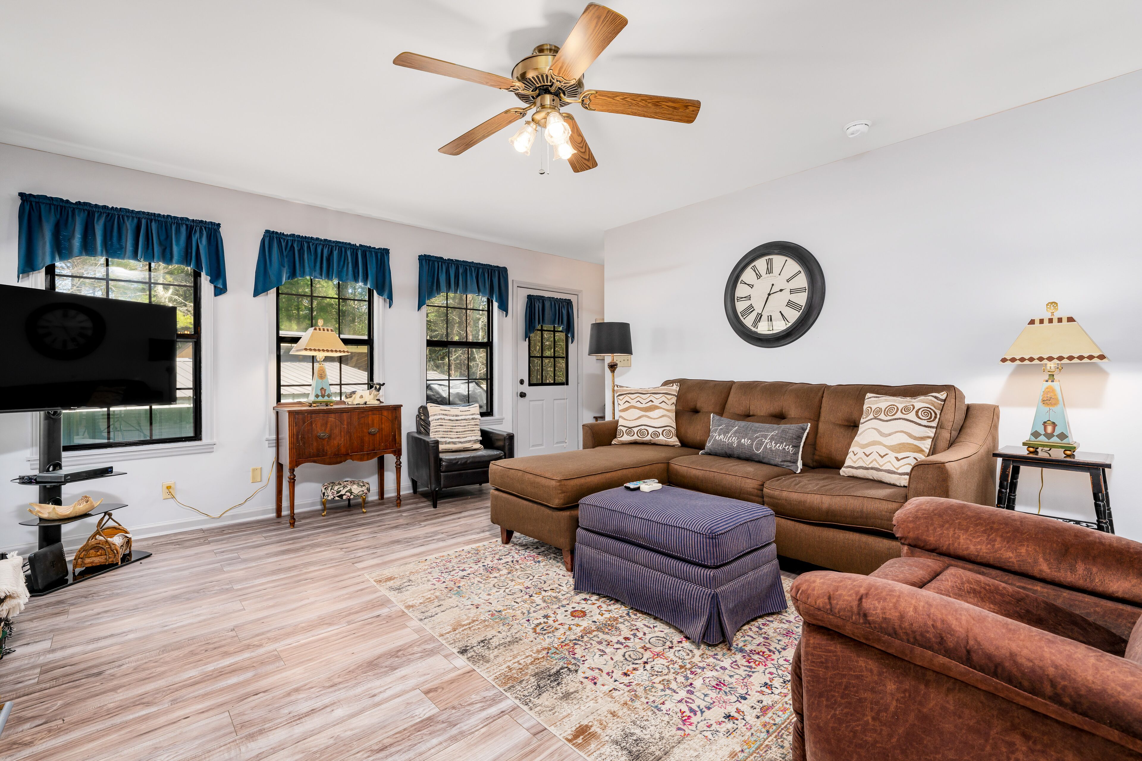 Dog-friendly getaway with WiFi, gas fireplace, & washer/dryer