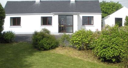 Elm Cottage Sleeps 6 with Private Garden