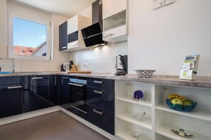 冷蔵庫、オーブン、コンロ、食器洗い機