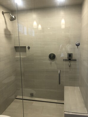 Dusche, Handtücher, Seife, Toilettenpapier