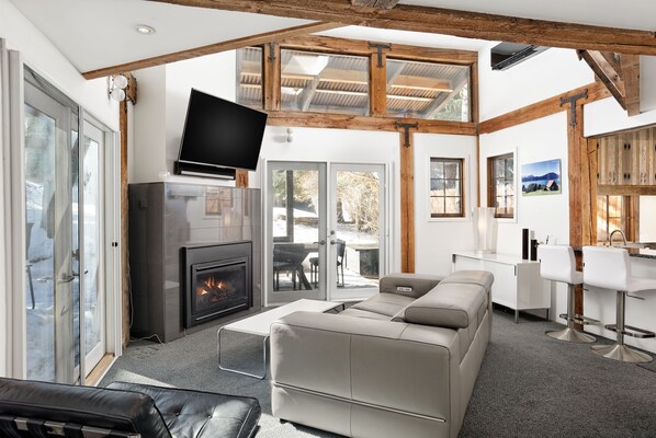 Smart-TV, Kamin, Stereoanlage, Arbeitsbereiche