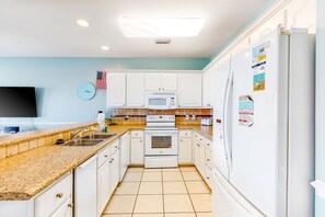 Fridge, microwave, oven, stovetop - Spacious Gulf Front Duplex w/ a Private Pool & Free WiFi - Great for Groups (Fort Morgan)