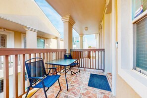 Outdoor dining - Half a Block to the Beach Condo w/ AC, WiFi, Private Laundry & Shared Pool (South Padre Island)