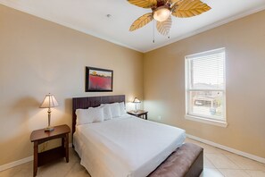 2 bedrooms, Internet, bed sheets - Half a Block to the Beach Condo w/ AC, WiFi, Private Laundry & Shared Pool (South Padre Island)