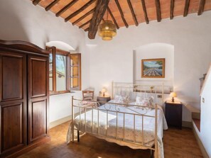 8 عدّة غرف نوم وإنترنت مجاني