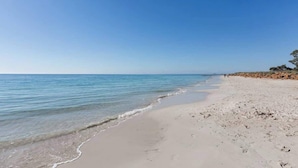 A beach with clear skies and calm waters. - Baydream Believer: Lush Beachfront Resort Escape (Busselton)