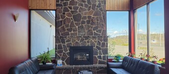 Jolly Roger Inn & Resort