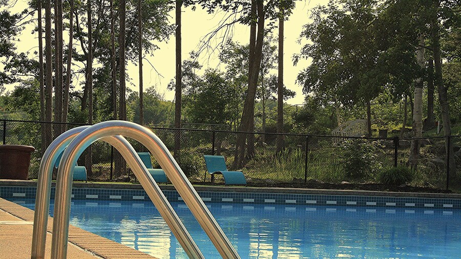 Jolly Roger Inn & Resort