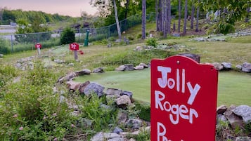 Mini-golf