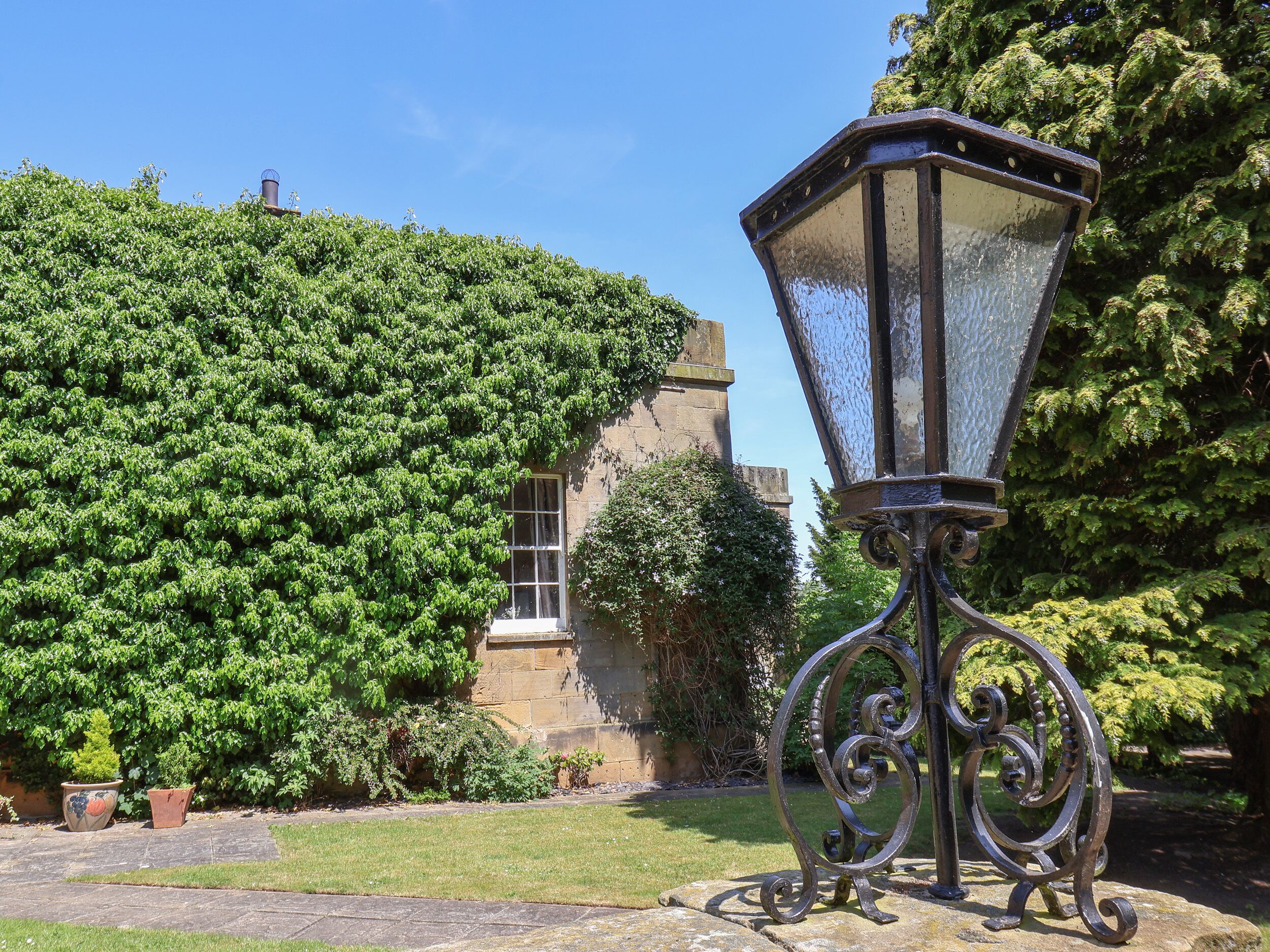 THE GARDEN HOUSE, family friendly, with a garden in Hutton Rudby