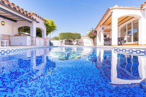 Piscine extérieure, piscine chauffée
