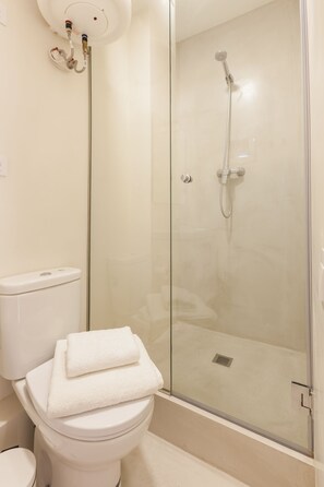 Shower, towels