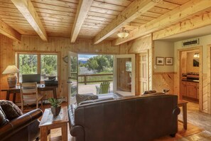 Smart TV, fireplace, DVD player - Riverfront, Hot Tub, Pond, Fire Pit, Stables, Deck, Near Downtown Pagosa! (Pagosa Springs)