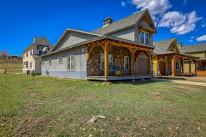 Exterior - Pagosa Hygge: Updated Amenities, Walk to River, Stunning Views, Close to Downtown and Hot Springs! (Pagosa Springs)