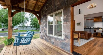 Pagosa Hygge: Updated Amenities, Walk to River, Stunning Views, Close to Downtown and Hot Springs!