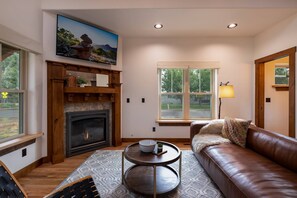 Smart TV, fireplace, streaming services - Pagosa Hygge: Updated Amenities, Walk to River, Stunning Views, Close to Downtown and Hot Springs! (Pagosa Springs)