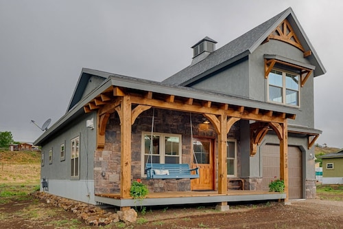 Updated Amenities, Walk to River, Stunning Views, Close to Downtown and Hot Springs!