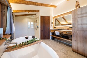 Bathtub, free toiletries, hair dryer, bathrobes