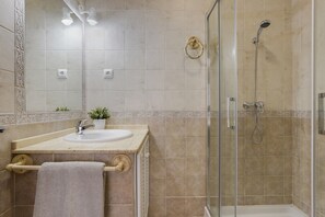 Bathtub, hair dryer, towels