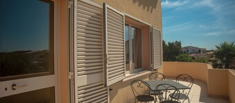 Apartment "Cindy" with Mountain View, Wi-Fi, A/C, Balcony, Terrace & Garden