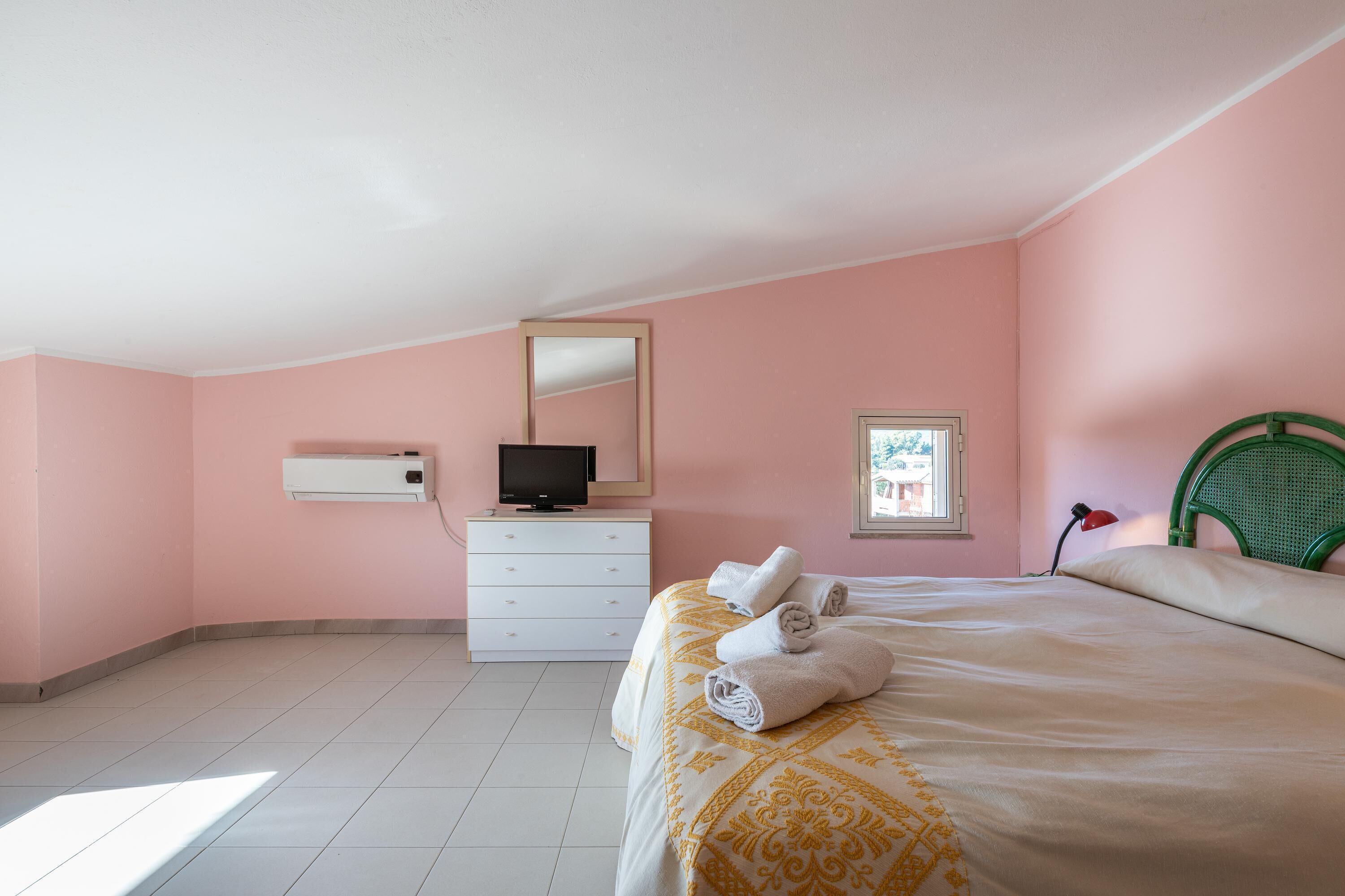 Appartamento "Villa erica appartamento Loredana" con Vista Montagna, Wi-Fi, A/C, Terrazza & Giardino