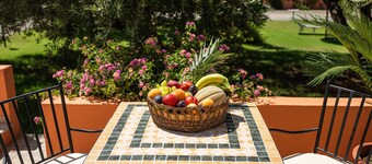 Studio Apartment 'Villa Erica Appartamento Lesley' with Mountain View, Wi-Fi and Air Conditioning