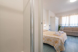 Fer et planche à repasser, accès au Wi-Fi (inclus), literie fournie