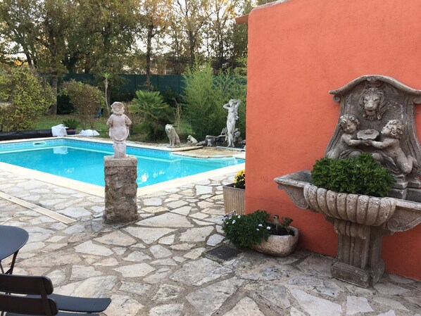 Outdoor pool, a heated pool - Studio Neuf Dans une Villa (Valbonne)