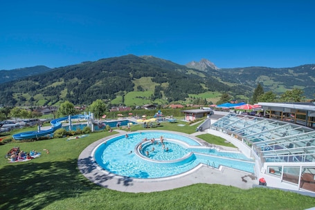 Pool. Doppelzimmer Smartcomfort - Smarthotel & Smartflats - Dein Basecamp in Gastein