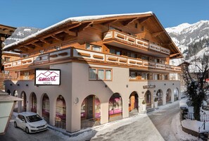 Unclassified image, 2 of 36, button