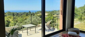 Une Villa Avec Confort et Vue, Juste à Côté de la mer et la Montagne
