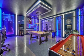 Games room - Star Wars Themed/Games Room/Private Pool and Spa/Modern/Wifi (Lake Buena Vista)