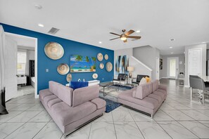 Smart TV, video games, DVD player, ping pong - Star Wars Themed/Games Room/Private Pool and Spa/Modern/Wifi (Lake Buena Vista)