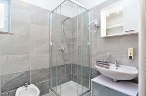 Shower - Apartment 2074/34550 (Istria - Poreč), 600m from the beach (Poreč)
