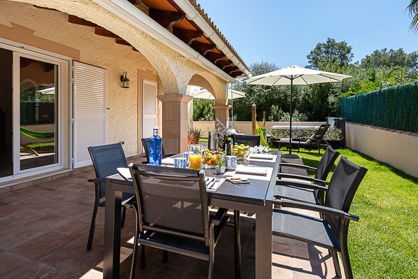 Outdoor dining