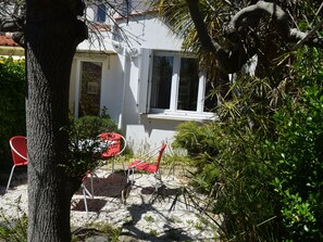 Terrace/patio - Cozy Home Near Sea and Arago Market, 2-Star Comfort (Les Sables-d'Olonne)