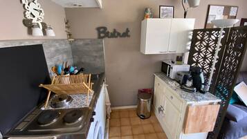 Fridge, microwave, oven