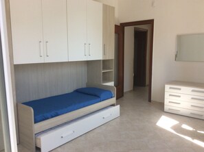 2 Schlafzimmer, schallisolierte Zimmer, Bügeleisen/Bügelbrett