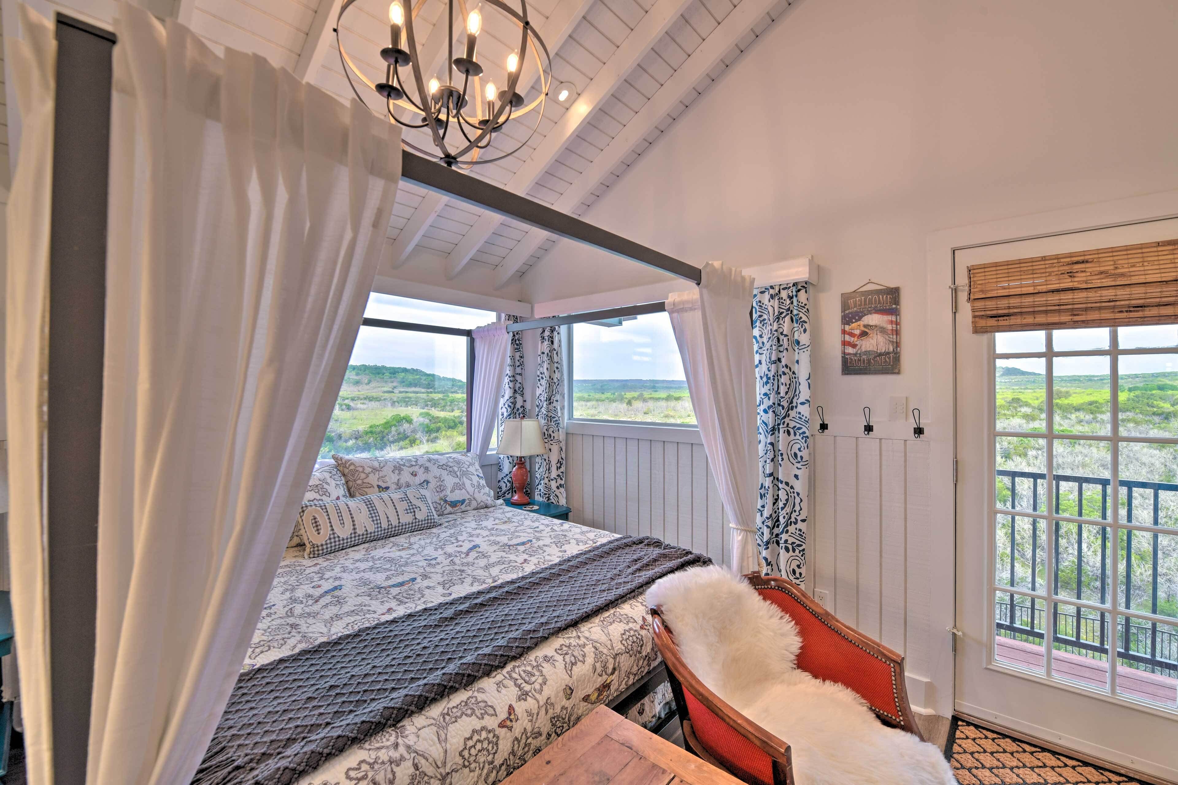 5 bedrooms, desk, iron/ironing board, travel crib