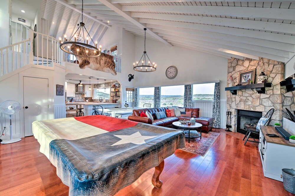Spacious Getaway w/ 11.5 Acres, Views, & Hot Tub!
