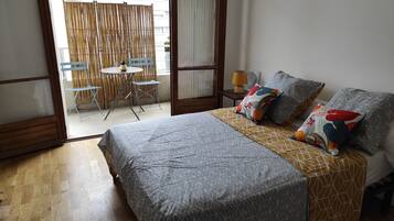 2 slaapkamers, een strijkplank/strijkijzer, gratis wifi, beddengoed