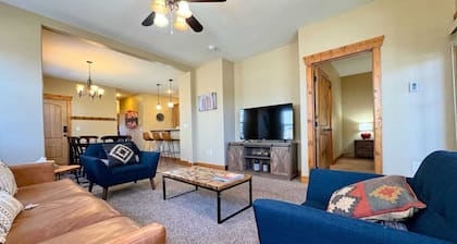 Mountain Chic Condo Near Grand Targhee and Driggs