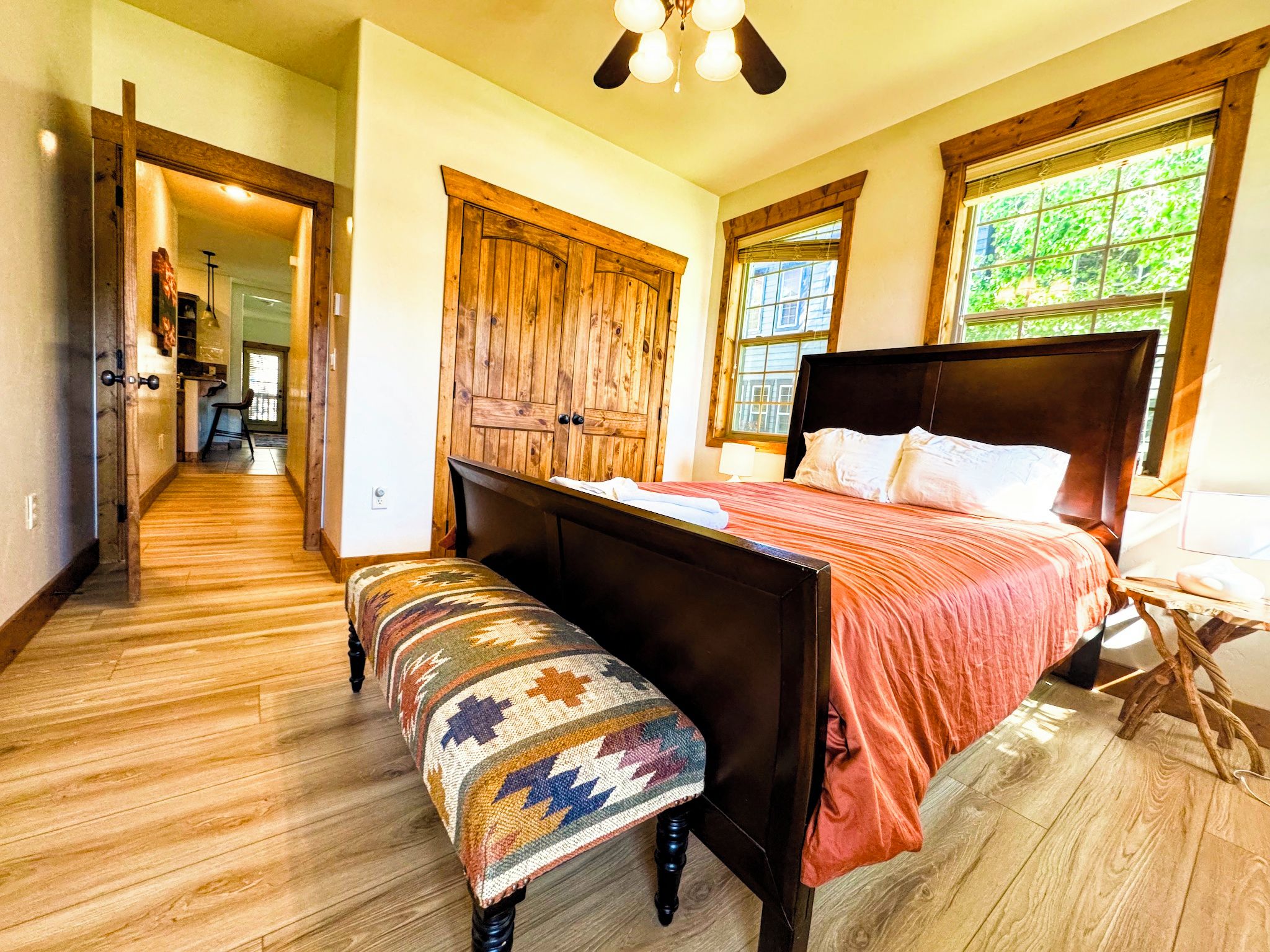 3 habitaciones, tabla de planchar con plancha y wifi gratis 