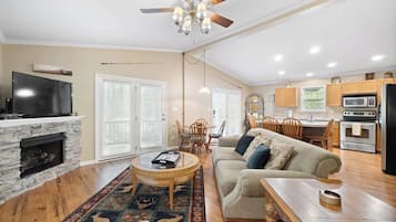 Smart TV, fireplace, DVD player, offices