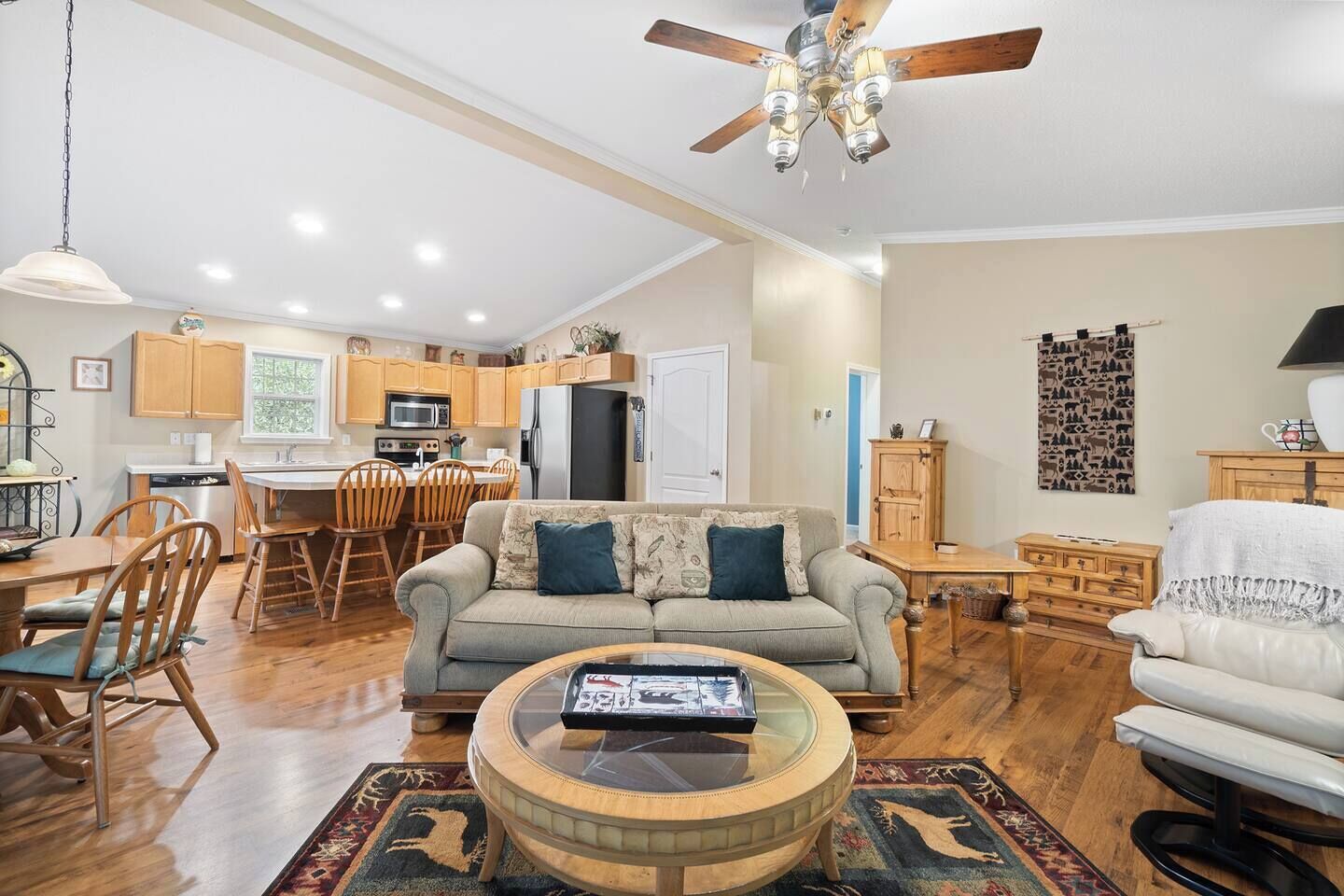 Smart TV, fireplace, DVD player, offices