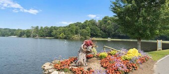 Blue Ridge Bungalow with Hot Tub