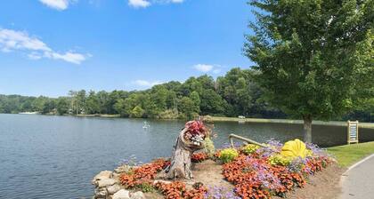 Blue Ridge Bungalow with Hot Tub