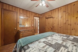 2 slaapkamers, een strijkplank/strijkijzer, gratis wifi, beddengoed